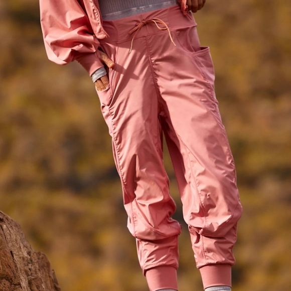 Free People Movement Color Me Happy Solid Joggers In Rose Size Medium - Picture 4 of 6
